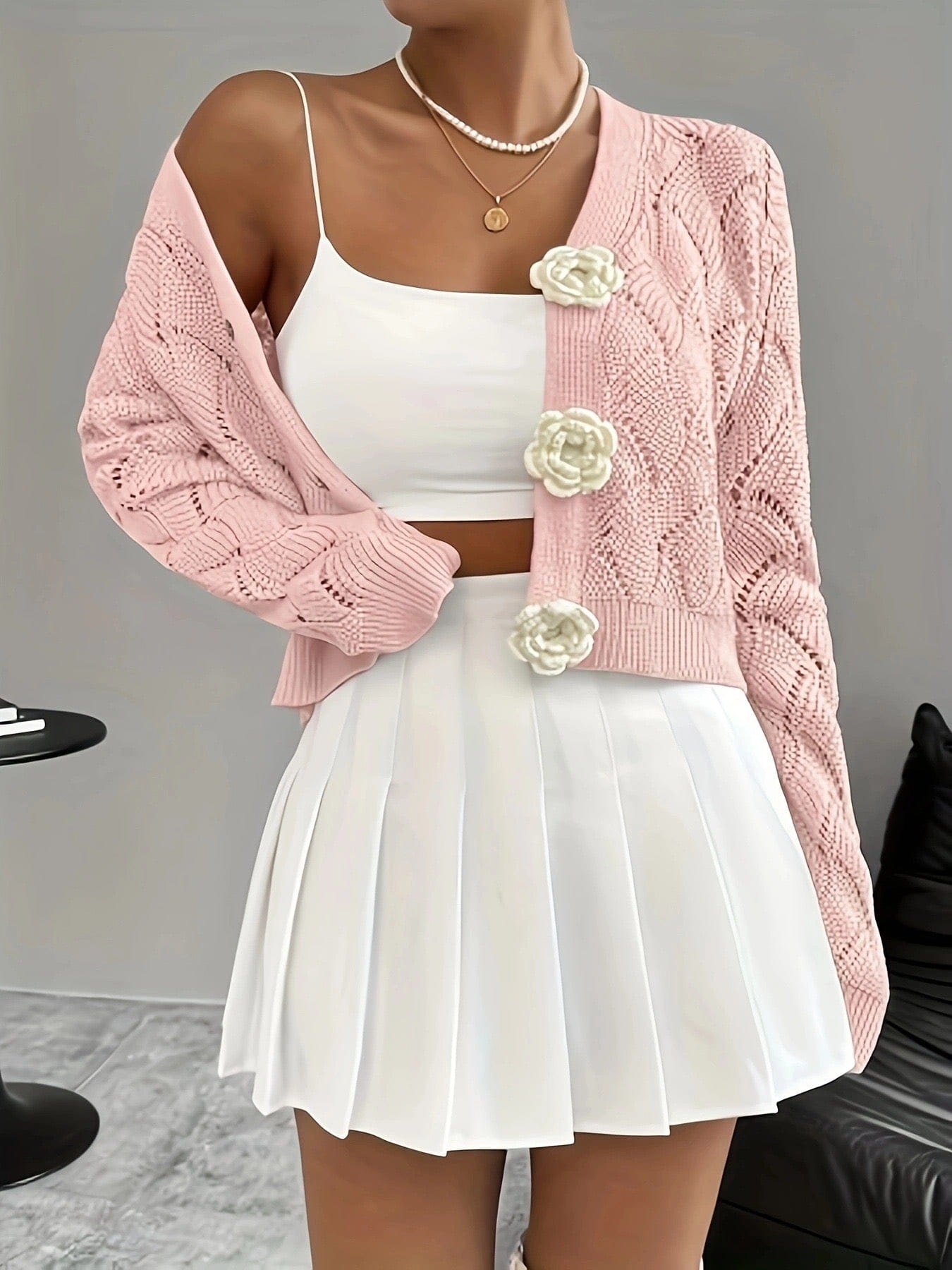 Cardigan court en maille à boutons fleurs - une touche de charme romantique - MAX FOR ME MAX for ME