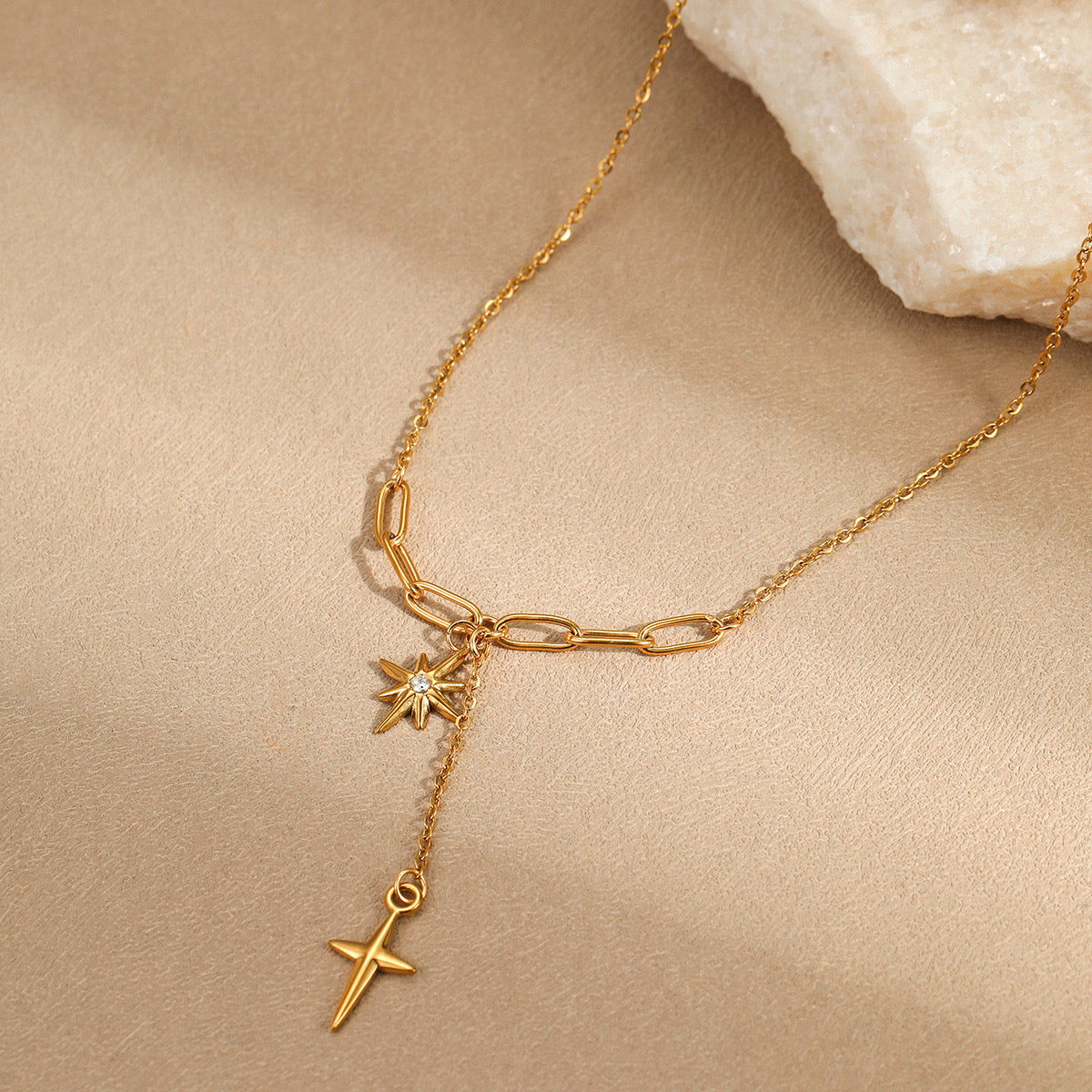 Collier étoile croix porté femme décolleté élégance MAX FOR ME