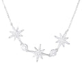 Collier étoiles porté femme décolleté élégance lumière MAX FOR ME