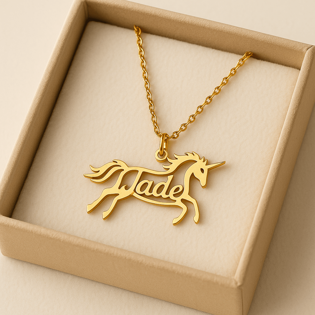 Collier Licorne Personnalisé – Pendentif nom découpé en acier doré Léopard Sable MAX for ME
