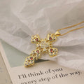 Collier pendentif croix scintillante - une touche d'éclat et de foi - MAX FOR ME MAX for ME