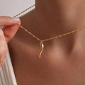 Collier pendentif piment doré ultra-tendance talisman stylisé - Collection exclusive Max for Me charme discret Doré / Piment MAX for ME