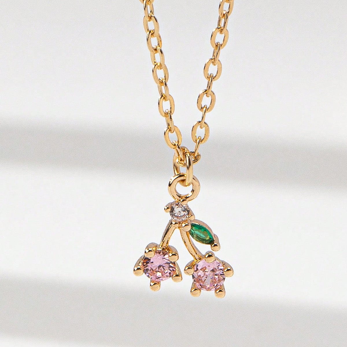 Collier pendentif piment doré ultra-tendance talisman stylisé - Collection exclusive Max for Me charme discret MAX for ME