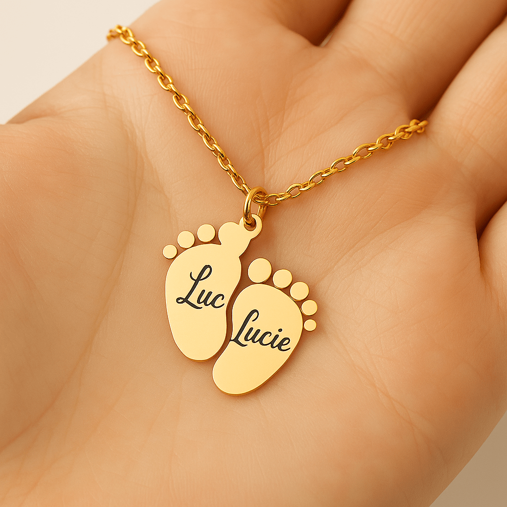 Collier Personnalisé Petits Pieds – Deux Prénoms Or MAX for ME