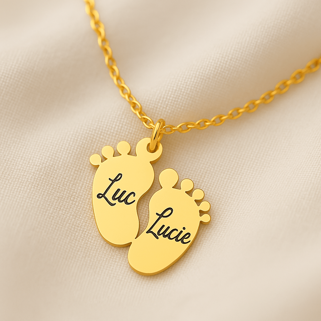 Collier Personnalisé Petits Pieds – Deux Prénoms Or MAX for ME