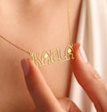 Collier prénom doré au design artistique – silhouette moderne MAX for ME