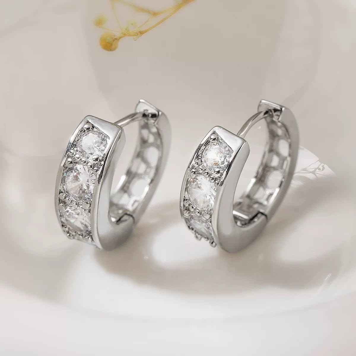 Créoles dorées serties – Mini anneaux 18K avec cristaux éclatants MAX for ME