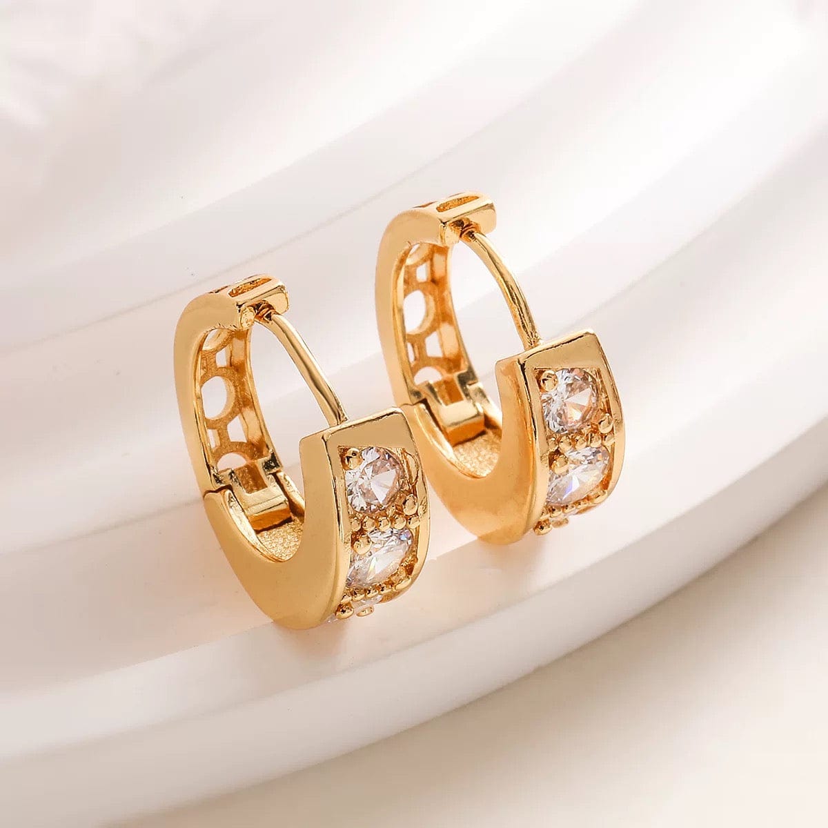 Créoles dorées serties – Mini anneaux 18K avec cristaux éclatants Or / Dorée MAX for ME