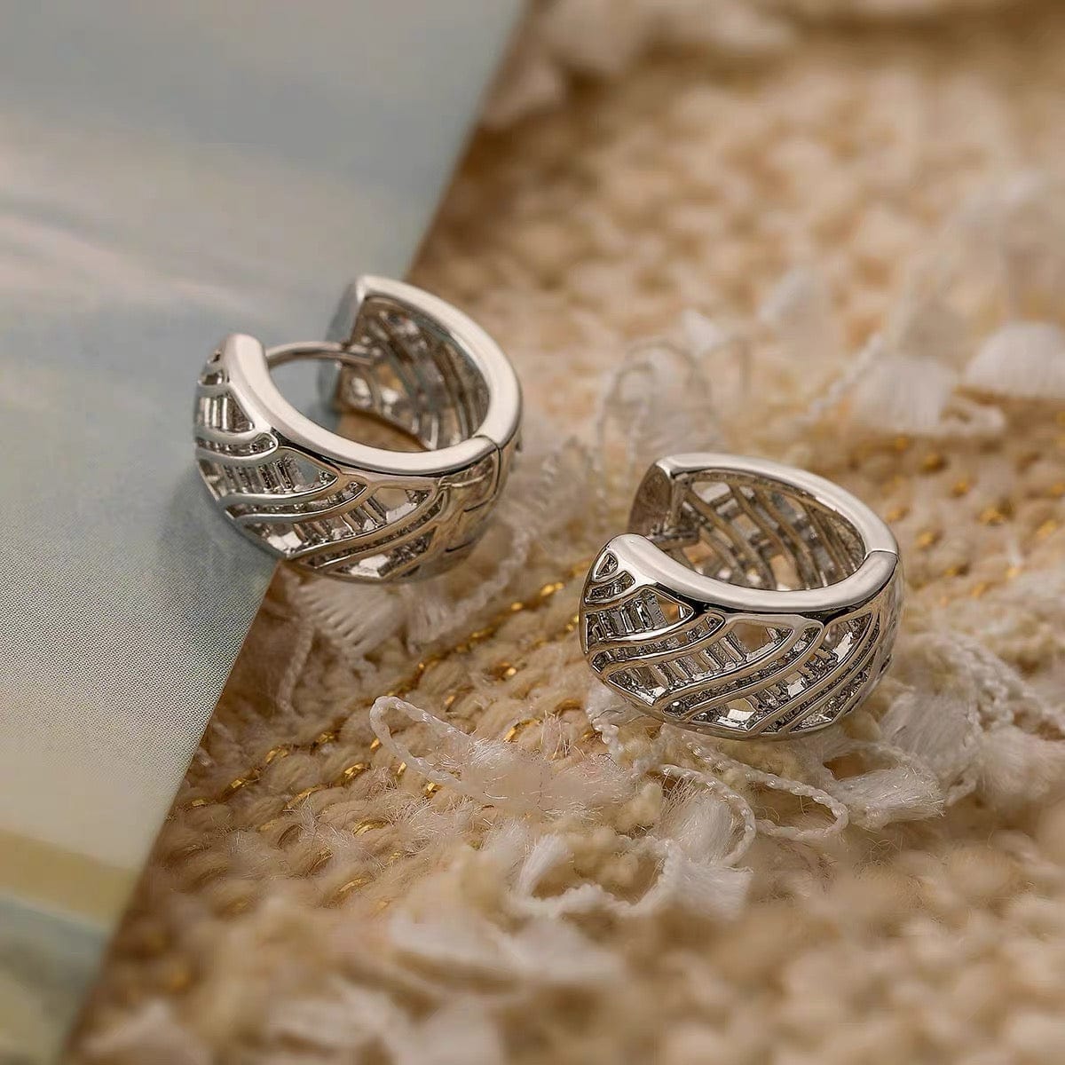 Créoles huggie entrelacées et zircon - éclat et sophistication - MAX FOR ME MAX for ME