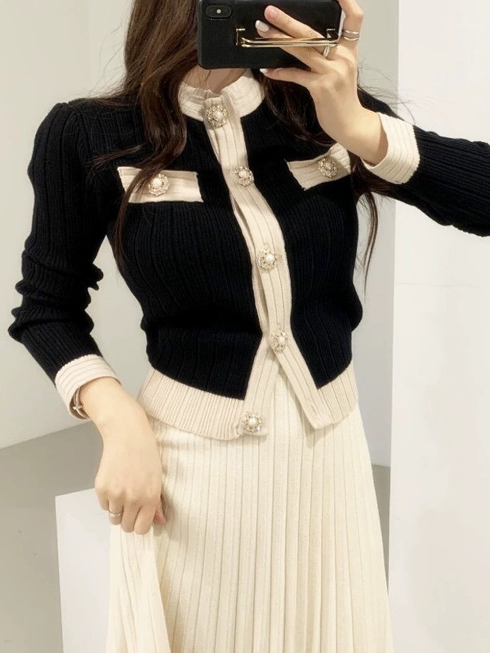 Ensemble tricot femme détail boutons dorés maille premium MAX FOR ME