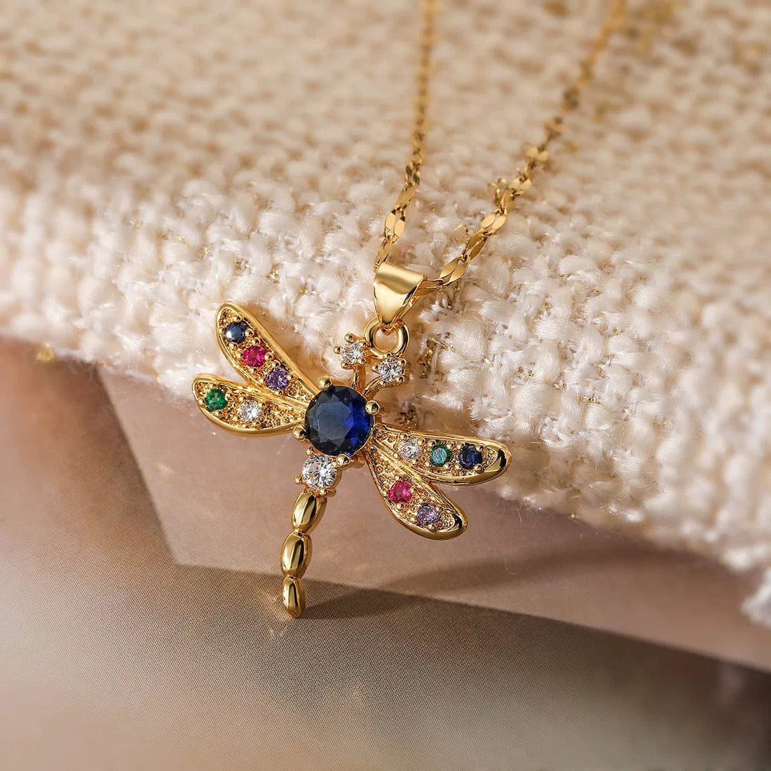 Lot de 2 colliers pendentifs libellule dorés 18K – chaînes fines et détails scintillants Or MAX for ME