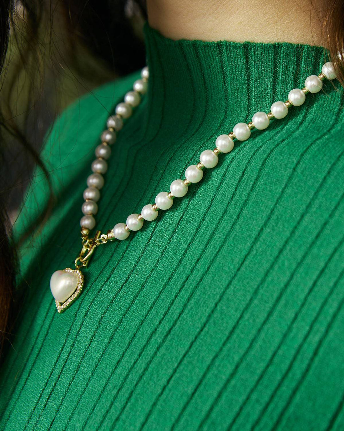 Le collier de pendentif coeur de décoration simili perle