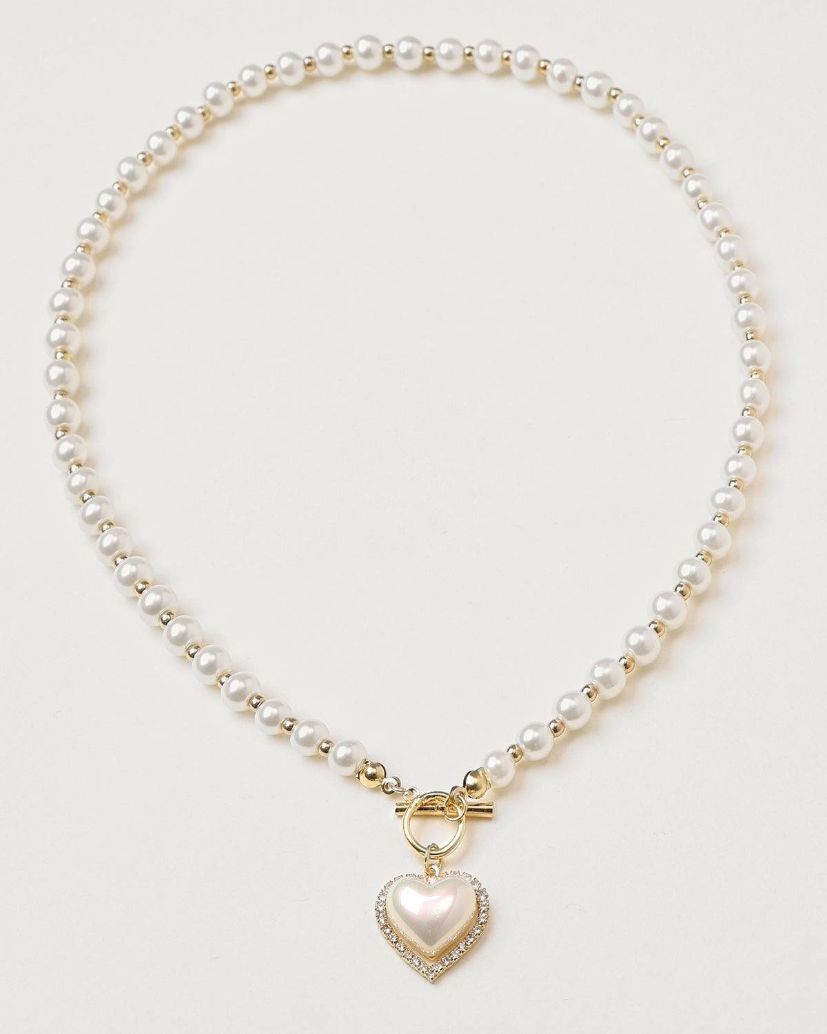 Le collier de pendentif coeur de décoration simili perle