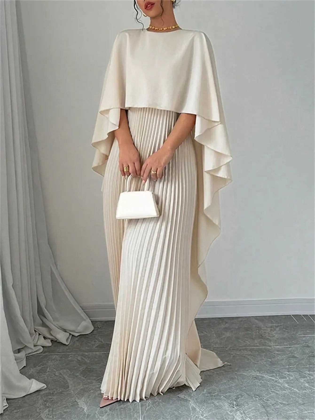 Robe Blanche Plissée à Empiècement Voile – Élégance Pure et Intemporelle MAX for ME
