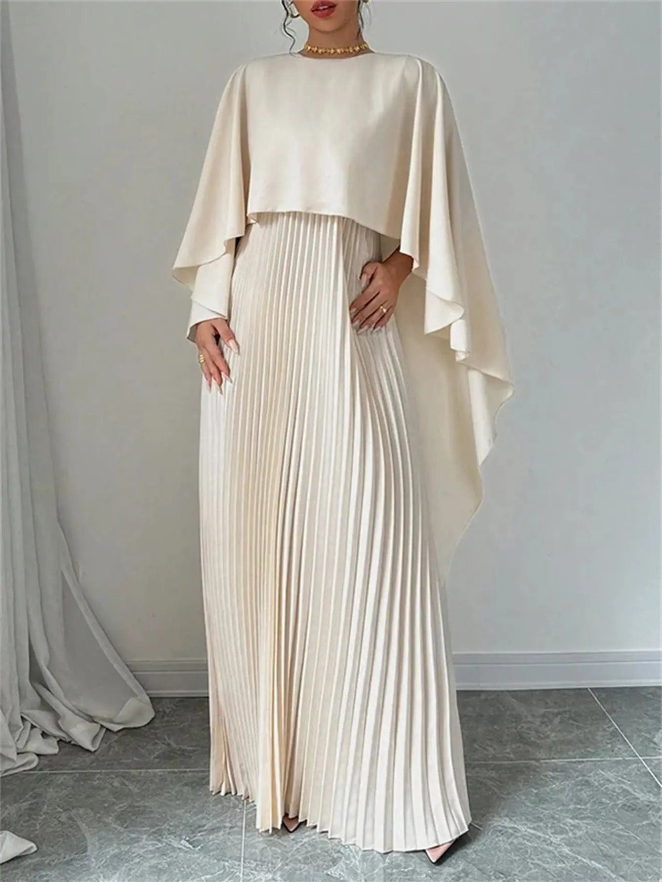Robe Blanche Plissée à Empiècement Voile – Élégance Pure et Intemporelle MAX for ME