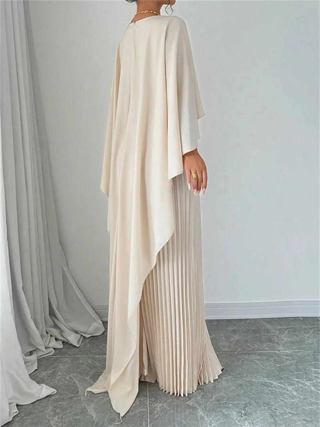 Robe Blanche Plissée à Empiècement Voile – Élégance Pure et Intemporelle MAX for ME