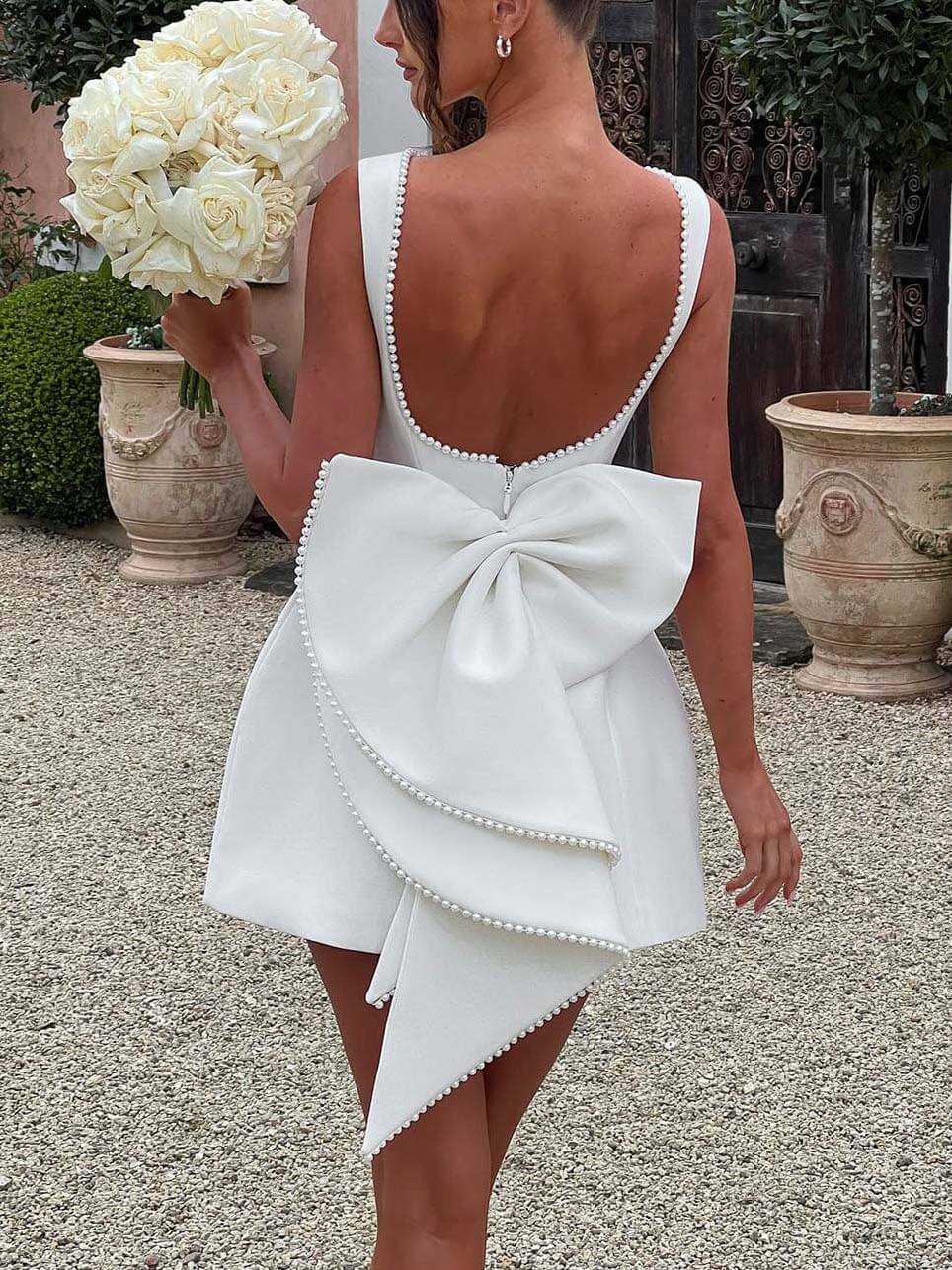 Robe Courte Ajustée avec Noeud et Perles – Décolleté Carré et Dos Boutonné Blanc / S MAX for ME