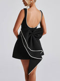Robe Courte Ajustée avec Noeud et Perles – Décolleté Carré et Dos Boutonné MAX for ME