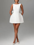 Robe Courte Ajustée avec Noeud et Perles – Décolleté Carré et Dos Boutonné MAX for ME