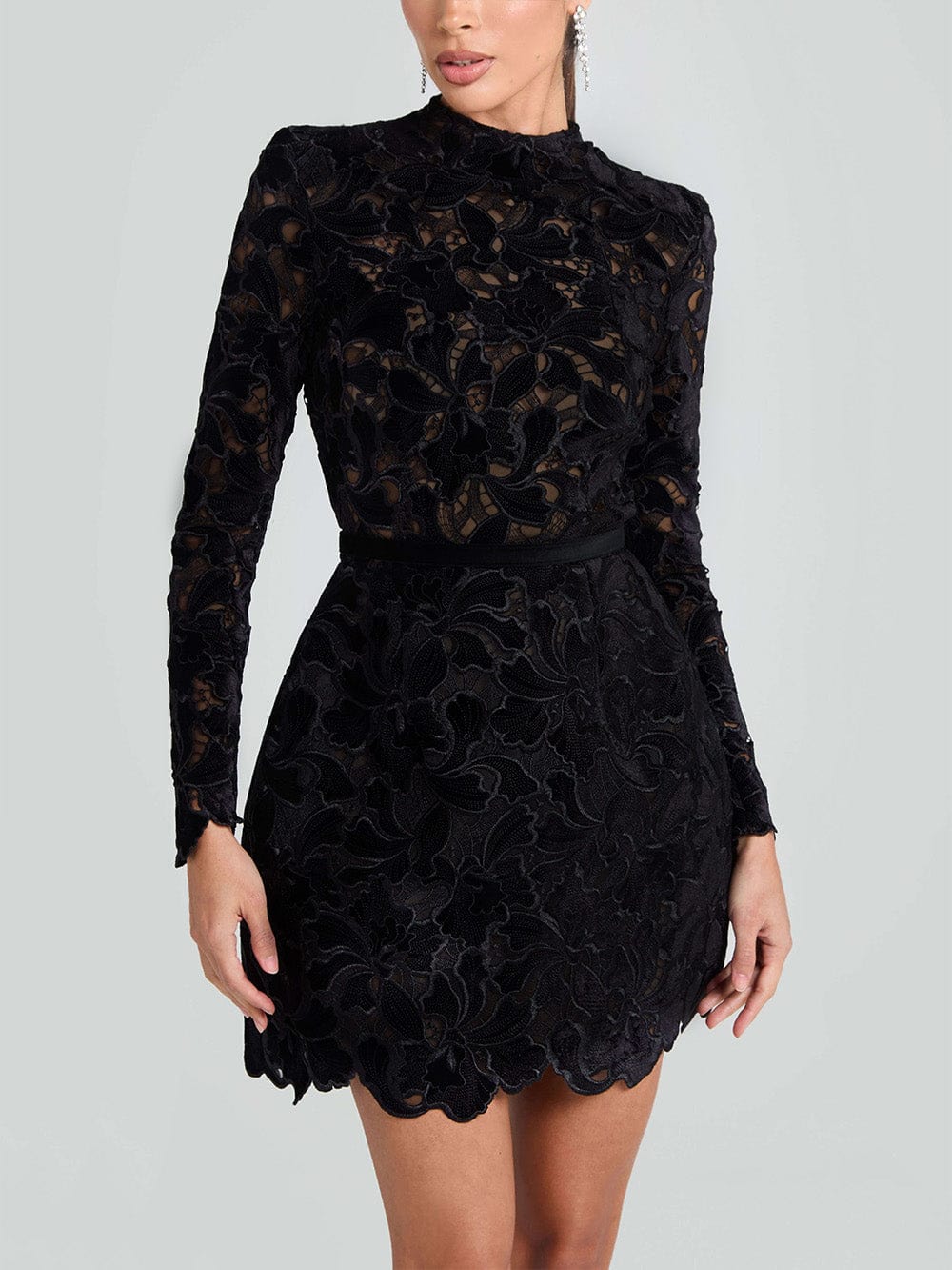 Robe Courte en Dentelle Fleurie Intense – Manches Longues, Rouge ou Noir MAX for ME