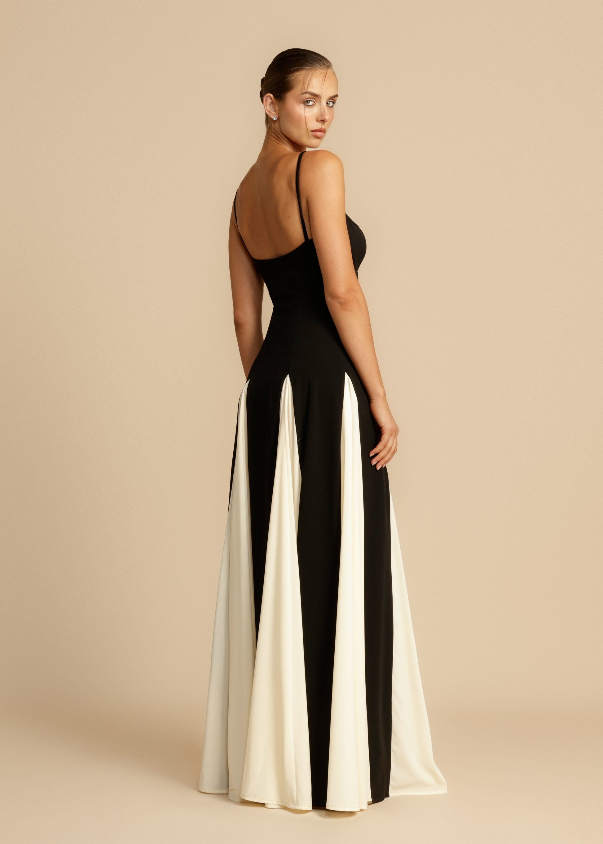 Robe Longue Bicolore – Bretelles Fines et Jupe Fluide Contrastée MAX FOR ME