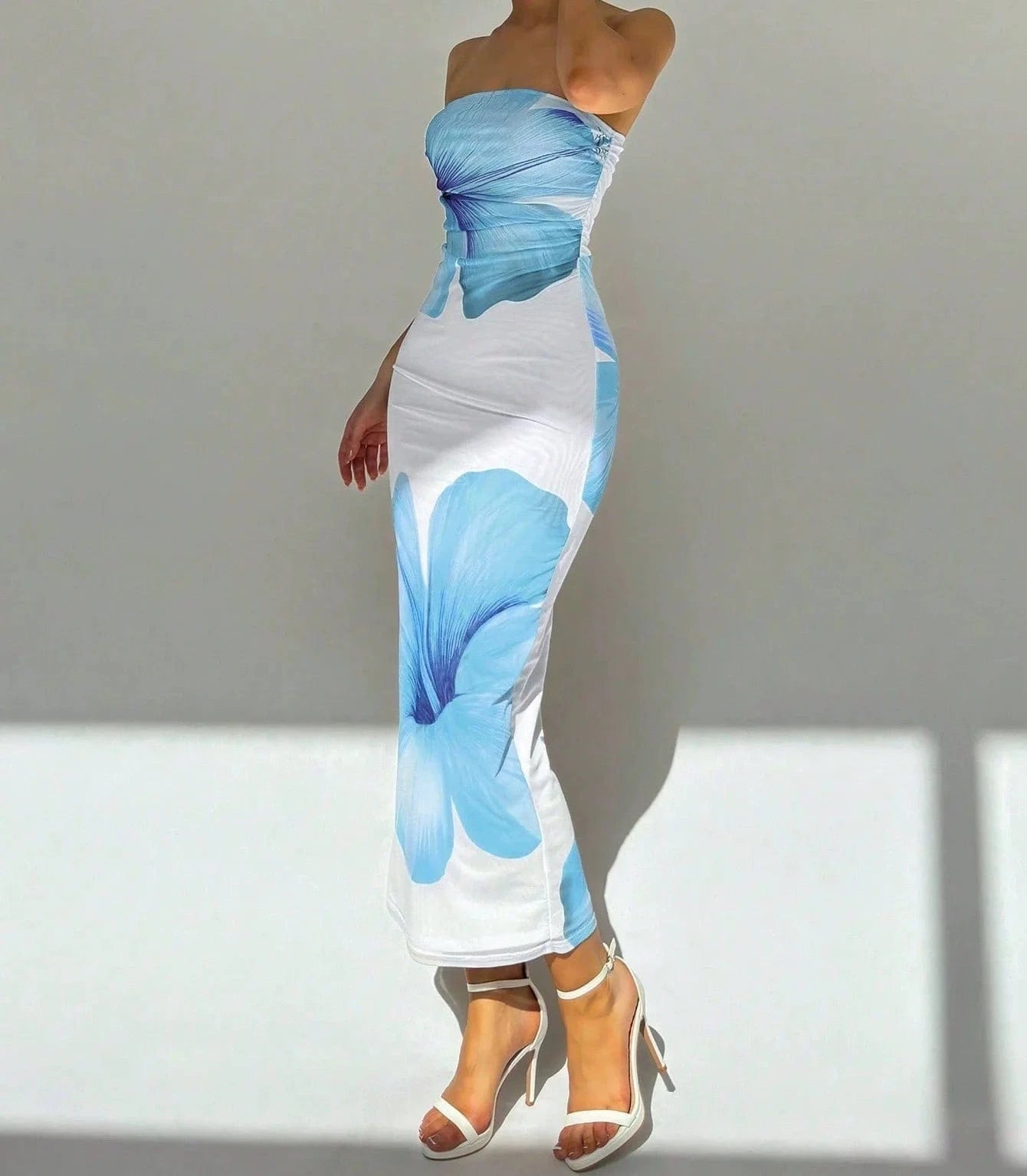 Robe Longue Fleurie Contrastée – Épaules Dénudées MAX FOR ME