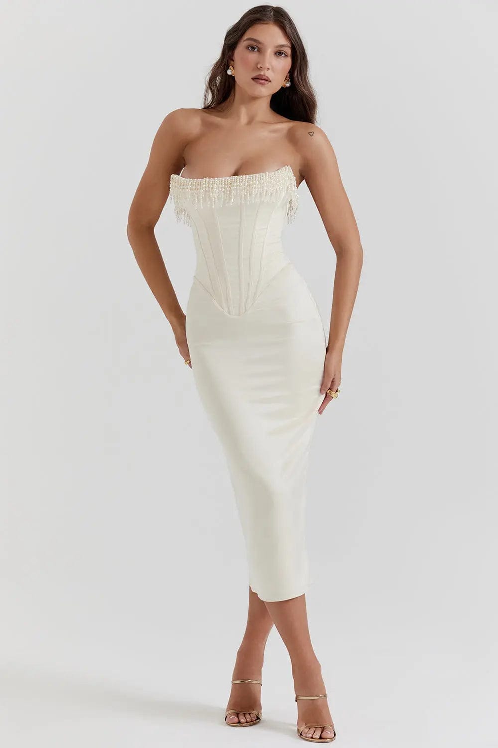 MAX for ME Robe Longue Satinée avec Perles et Dos Lacé