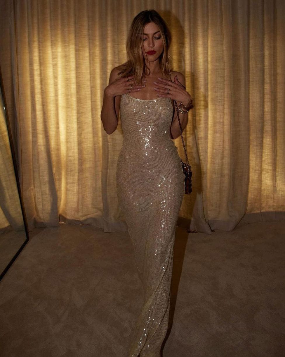 Robe Longue Siempre Satin et Sequins – Finition Artisanale et Effet Lumière MAX for ME