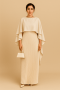 Robe longue verte à cape fluide et bas plissé – élégance structurée pour cérémonie MAX FOR ME