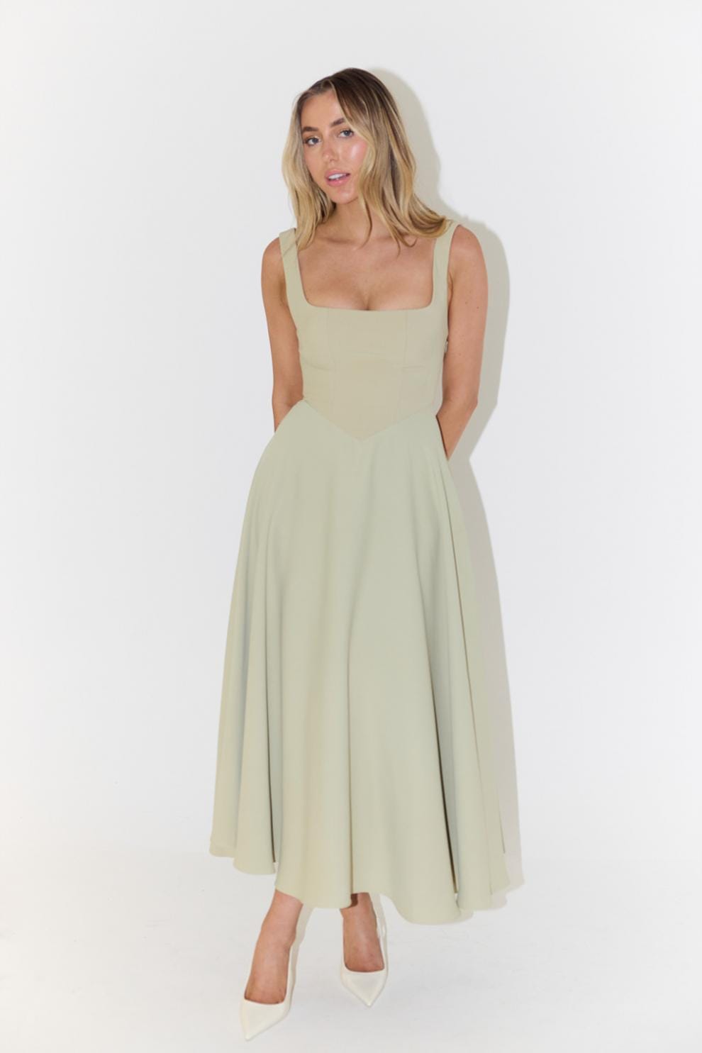 Robe mi-longue à bretelles ajustables – élégance fluide pour été chic MAX FOR ME
