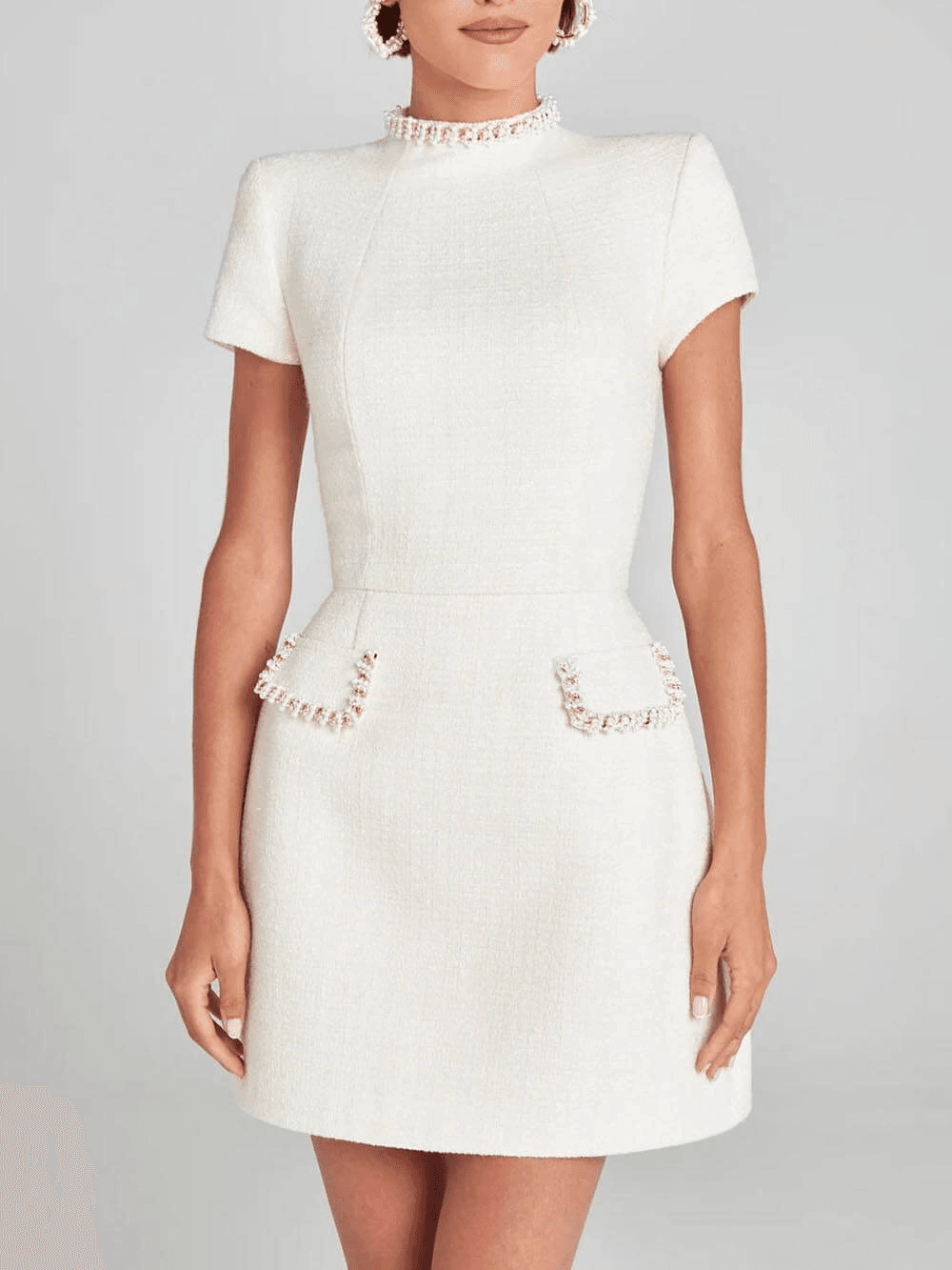Robe Midi Élégante avec Détails de Perles – Col Bijou et Poches Ornementées MAX FOR ME