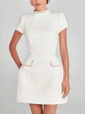 Robe Midi Élégante avec Détails de Perles – Col Bijou et Poches Ornementées Blanc / S MAX FOR ME