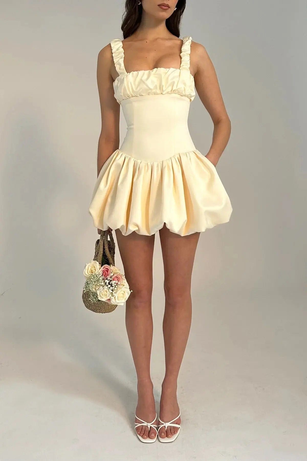 MAX for ME Robe Mini avec Détail Froncé et Silhouette Féminine