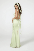 Robe Lina Vert clair – Sensualité satinée avec dos nu et traîne romantique 