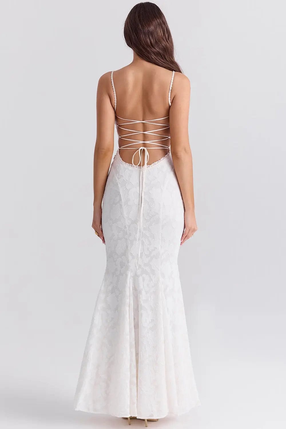 MAX for ME robes Robe longue Adriana en dentelle semi-transparente avec dos ouvert