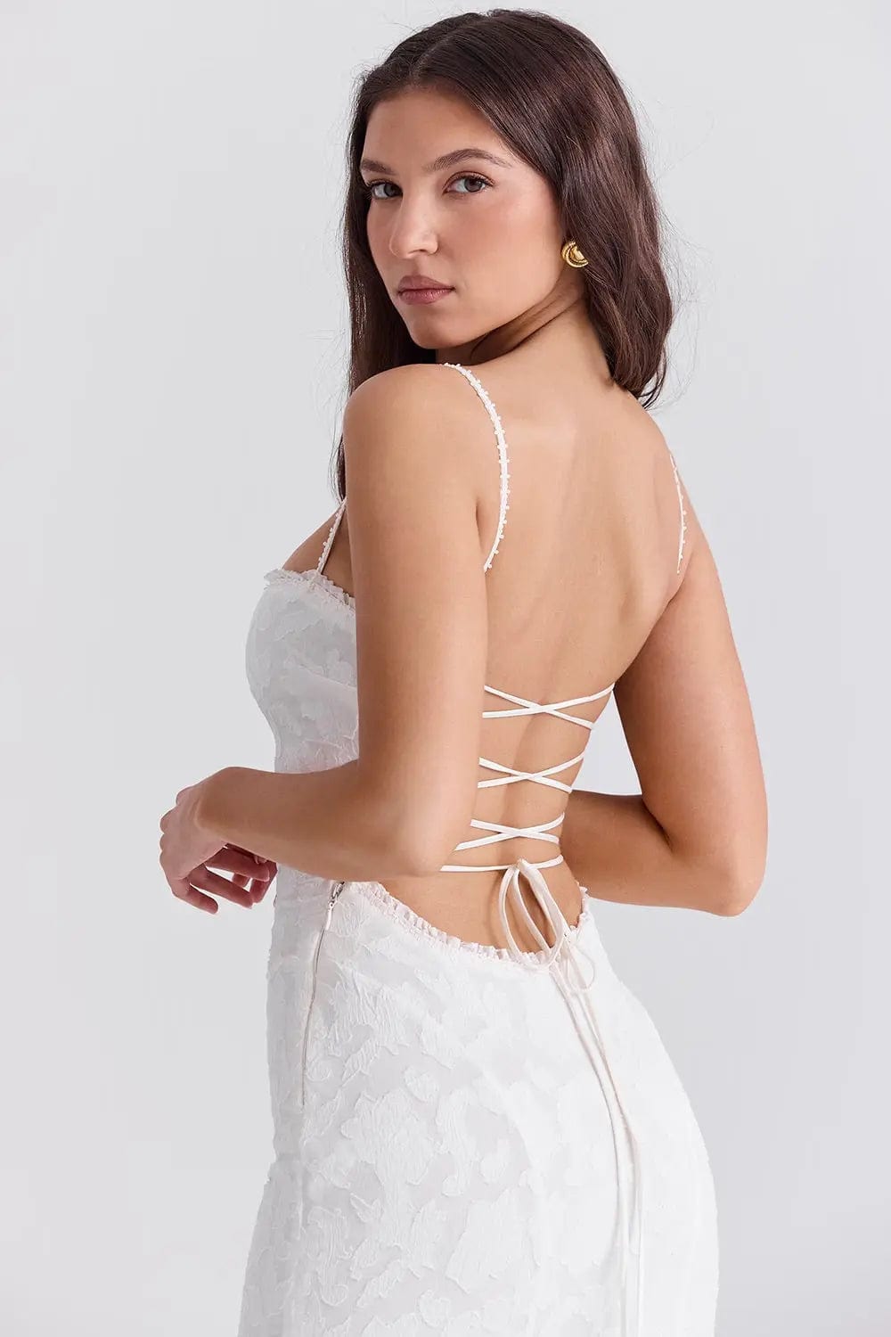 MAX for ME robes Robe longue Adriana en dentelle semi-transparente avec dos ouvert