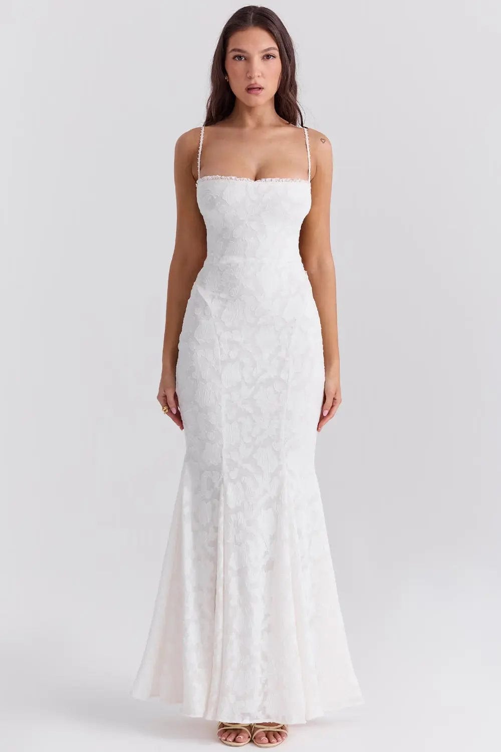 MAX for ME robes Robe longue Adriana en dentelle semi-transparente avec dos ouvert