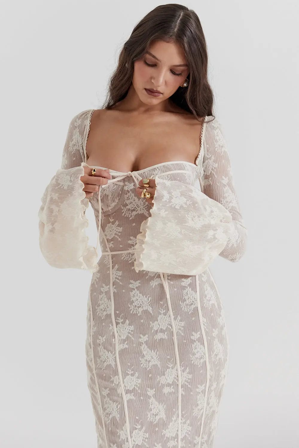 MAX for ME robes Robe longue Amara en dentelle à pois avec corsage structuré