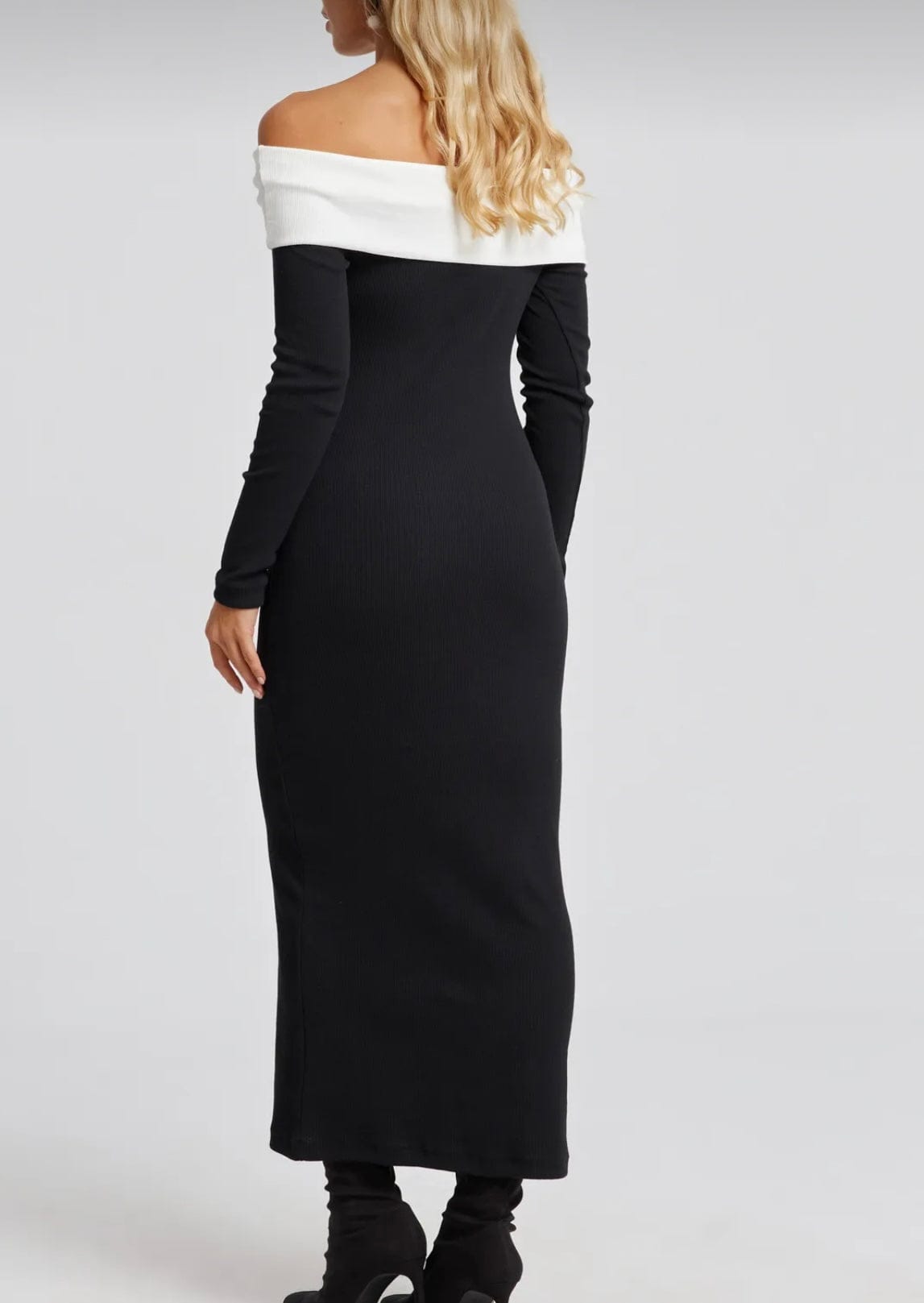 MAX for ME robes Robe longue Emilie noire à col bateau