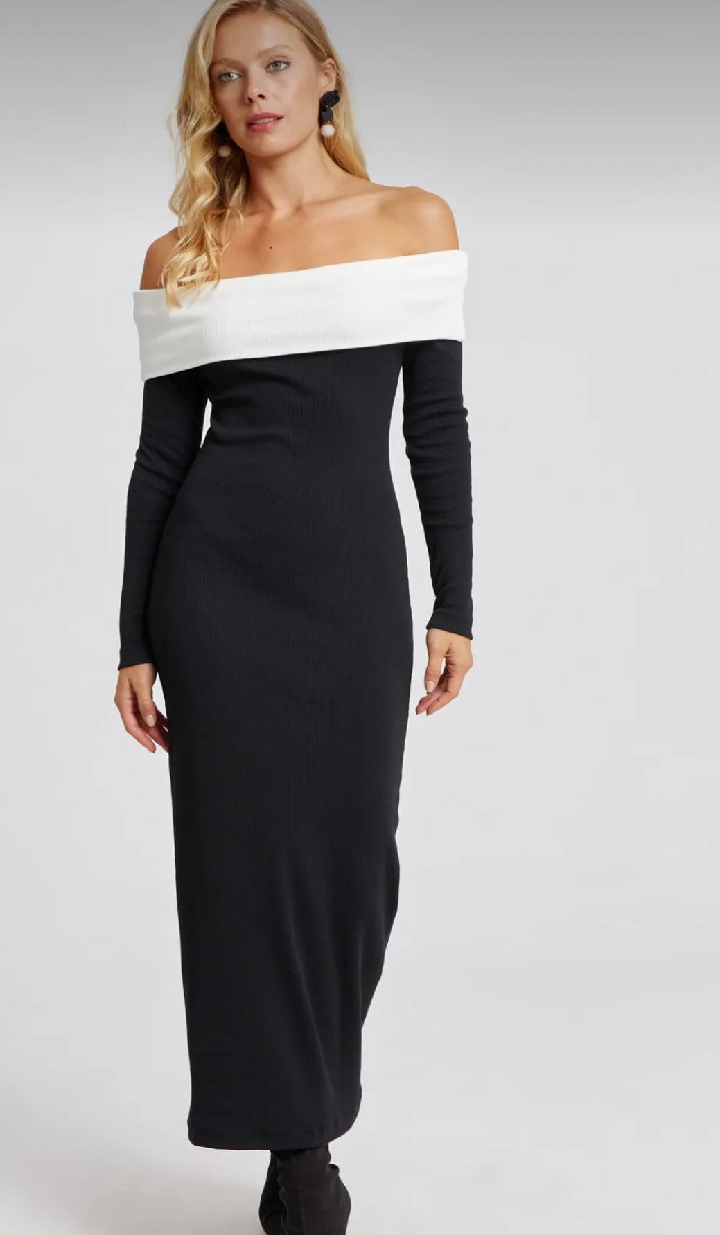 MAX for ME robes Robe longue Emilie noire à col bateau