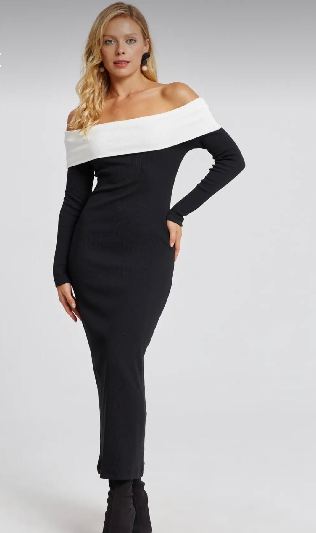 MAX for ME robes Robe longue Emilie noire à col bateau