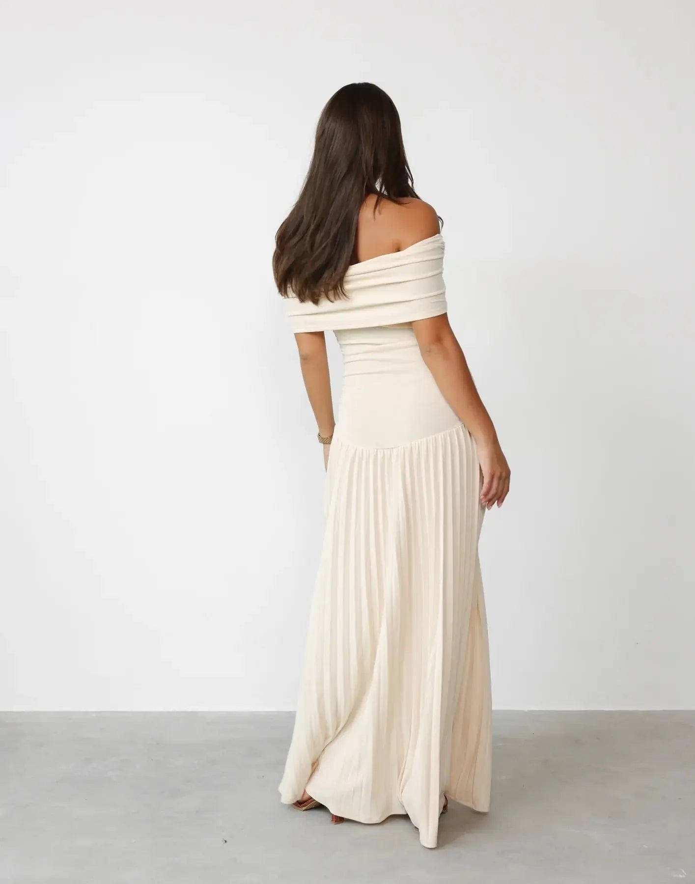 MAX for ME robes Robe longue Mila avec coupe épaules dénudées et maille ajourée