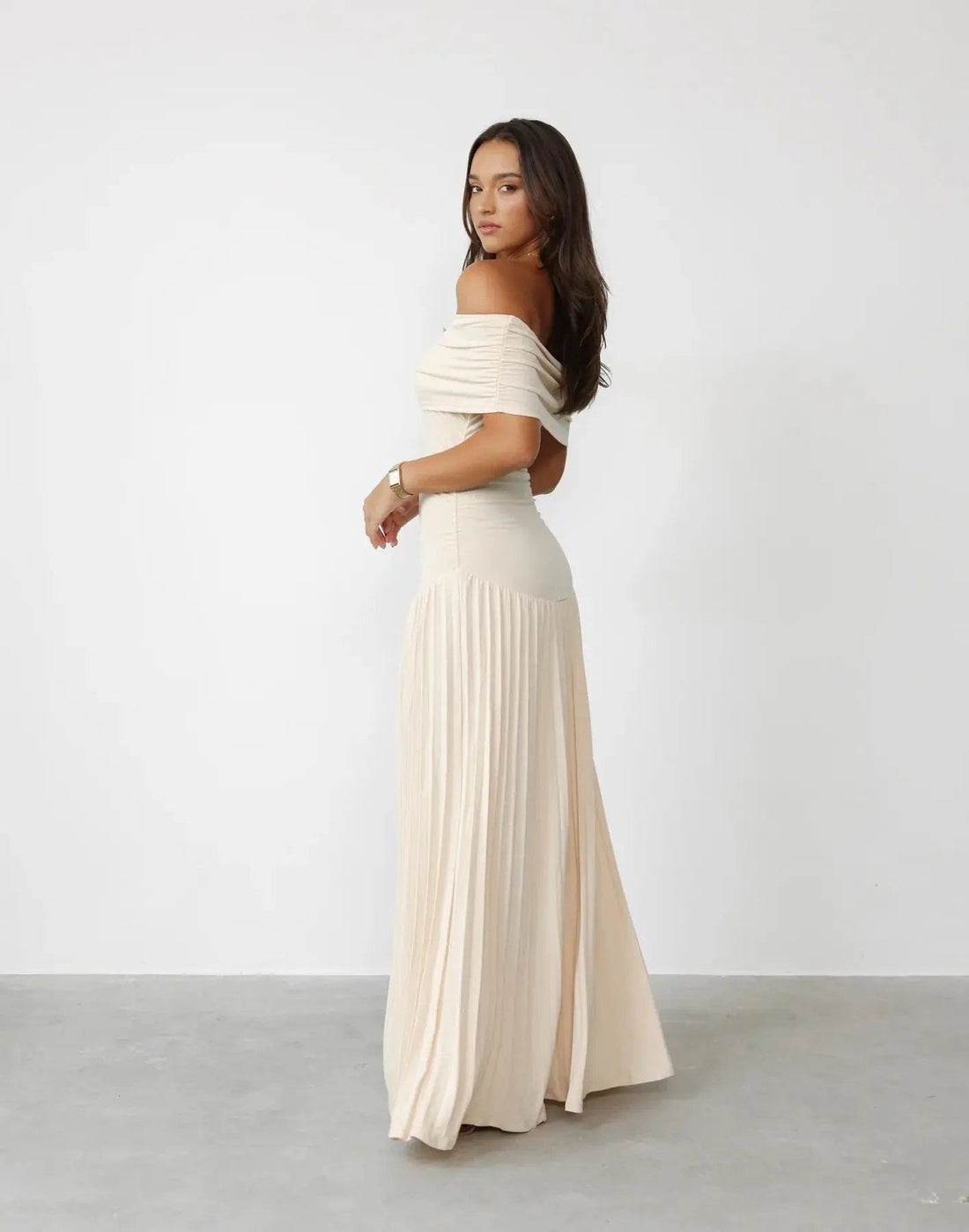MAX for ME robes Robe longue Mila avec coupe épaules dénudées et maille ajourée