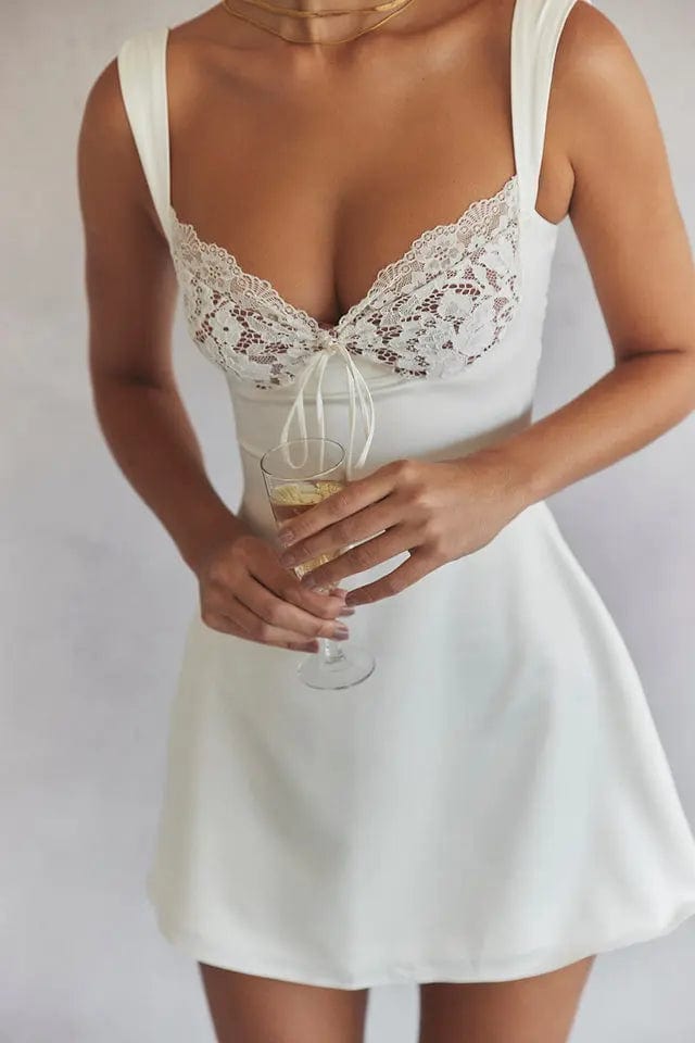 MAX for ME robes Robe mini Juliette en satin avec bonnets en dentelle – Sensualité et douceur