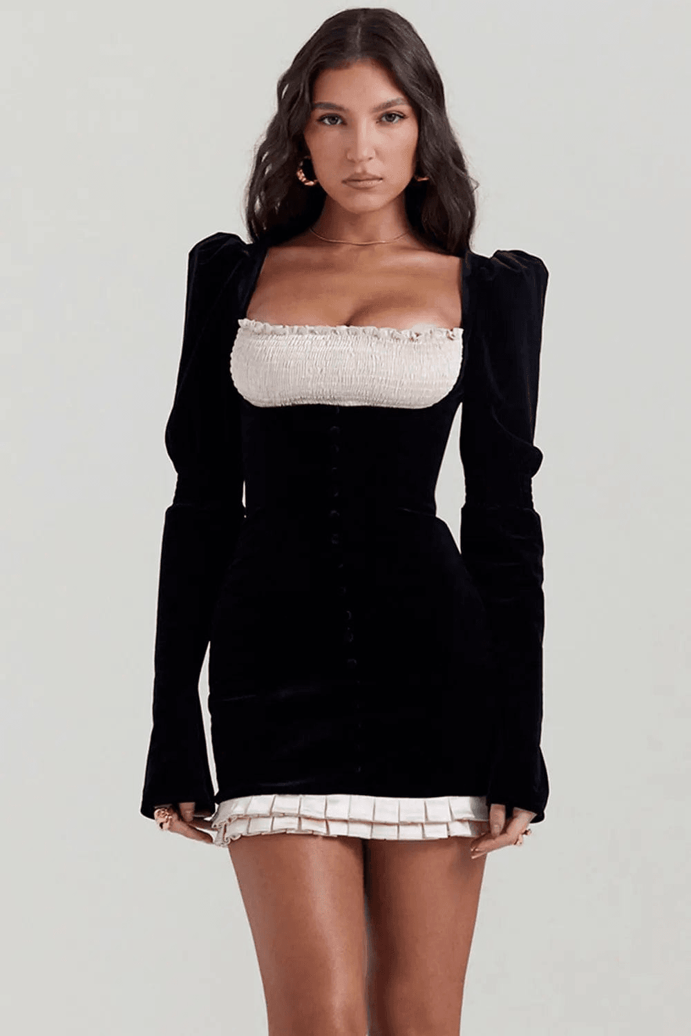 Robe mini Léna – Velours stretch sculptant et corset smocké 