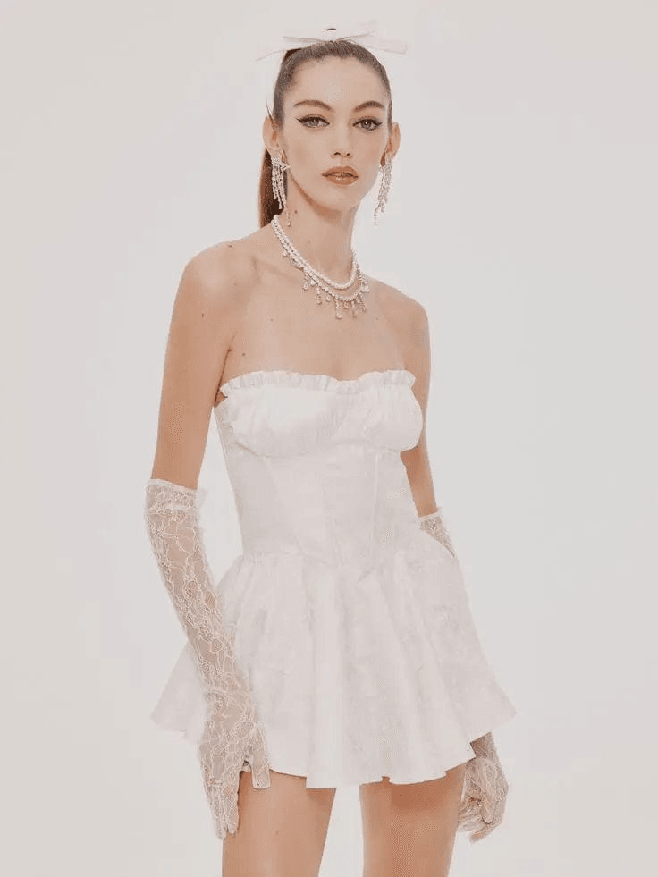 Robe mini Lucia sans bretelles avec jupe drapée