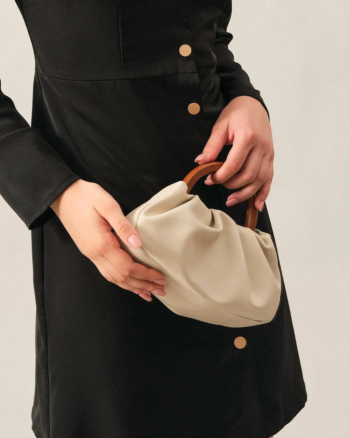 Sac à Main Ruché Solide - Poignée Ronde en Bois et Silhouette Élégante Beige Foncé MAX FOR ME