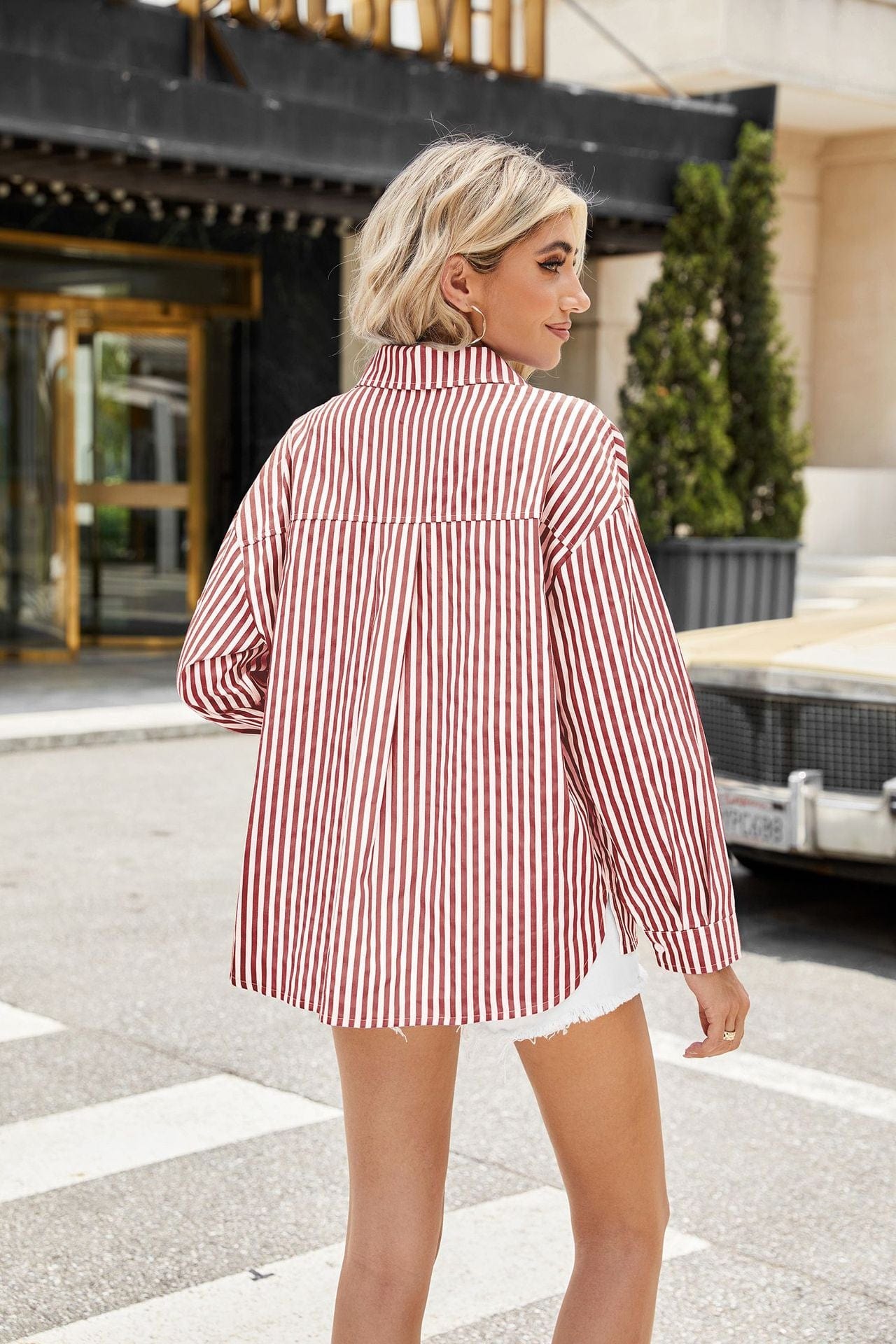 Top rayé chic – Décolleté ajusté à boutons et style rétro estival MAX FOR ME