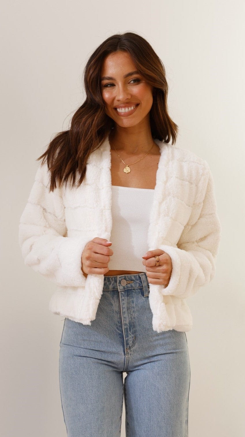Veste courte pour femme – Fausse fourrure – Matelassé – Devant ouvert – Coupe structurée – Texture pelucheuse Blanc / S MAX FOR ME