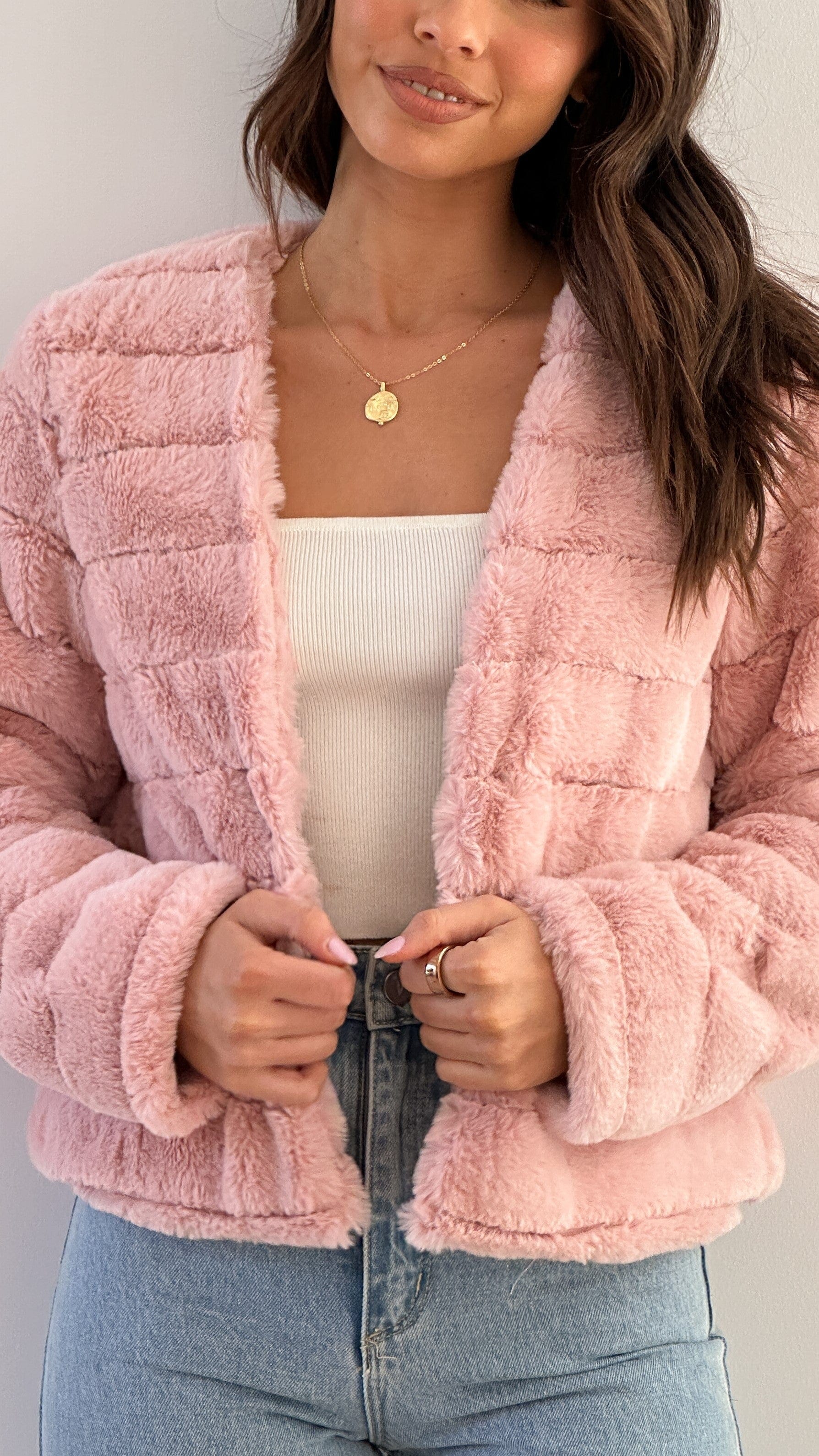 Veste courte pour femme – Fausse fourrure – Matelassé – Devant ouvert – Coupe structurée – Texture pelucheuse Rose / S MAX FOR ME